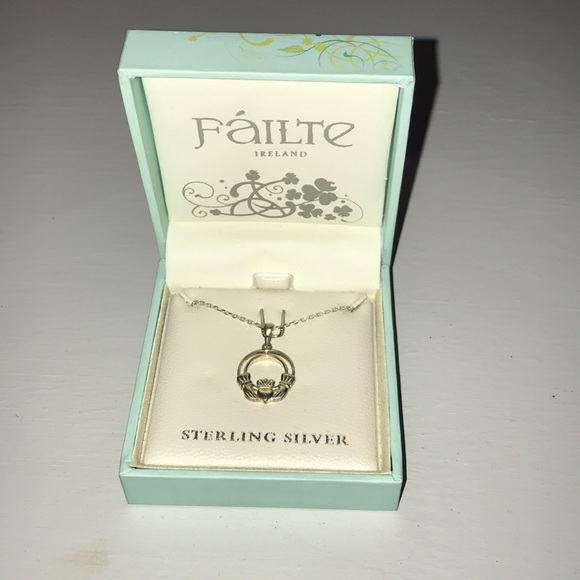 Faite Jewelry - ☘️FÁILTE IRELAND IRISH CLADDAGH PENDENT☘️